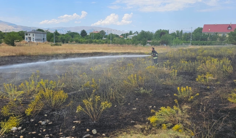 Erzincan’da Arazi Yangını Paniği: İtfaiye Zamanında Müdahale Etti