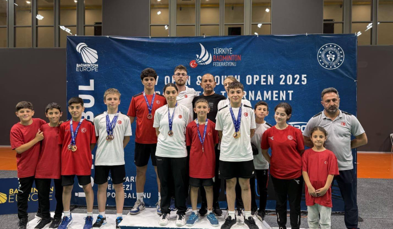 Erzincanlı Genç Badmintoncular İstanbul’da Şampiyonlukla Döndü