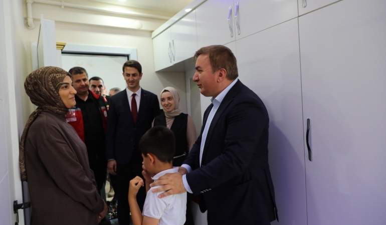 Şehit Eren Öztürk’ün Ailesine Anlamlı Ziyaret ve Bayrak Teslimi