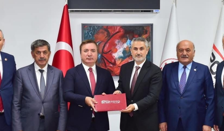 Erzincan’a Spor ve TOKİ Yatırımları