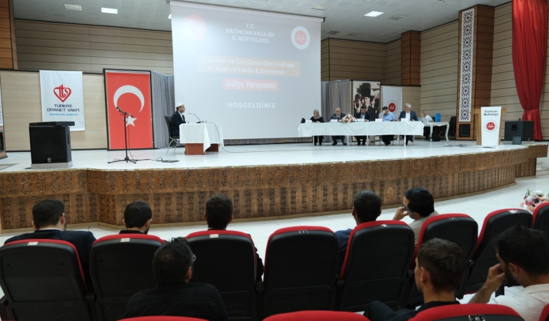 Esmanur Aktaş’tan Büyük Başarı: Ayet ve Hadis Yarışmasında Bölge Şampiyonu Oldu