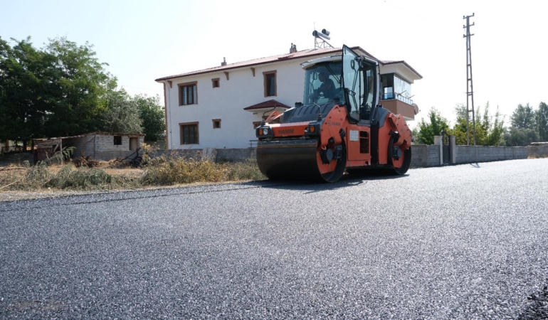 Geçit Yerleşkesi’nde Asfalt Serim Çalışması Yapıldı