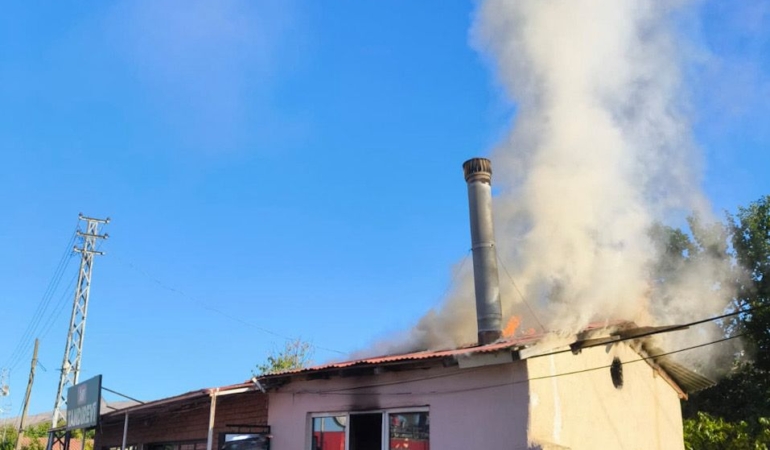 Tandır Evi’nde Sabah Saatlerinde Yangın Paniği