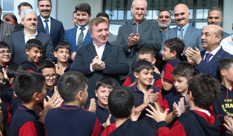 “Vali Aydoğdu’dan Eğitime Güçlü Destek: ‘Geleceğe Davranışlarımızla Yön Veriyoruz’”