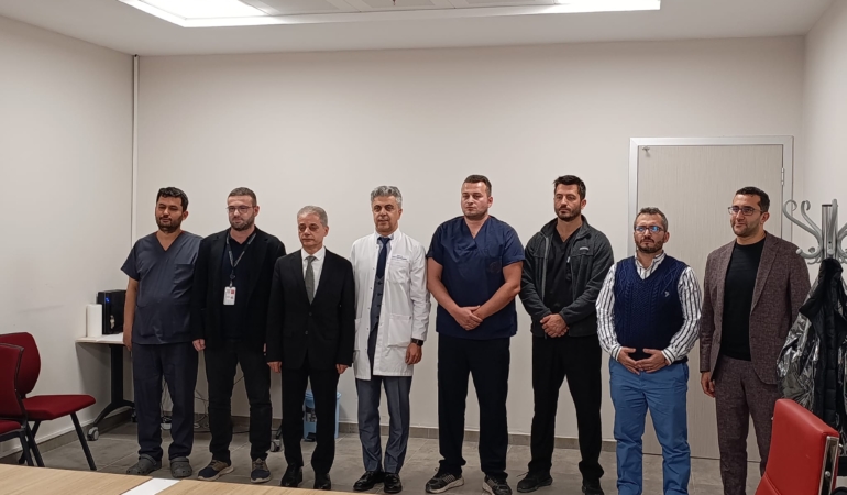 Yüzündeki Kitle Nedeniyle Hayatı Zorlu Geçen Gonca Küçüker’e Erzincan’da Çok Branşlı Tedavi Başladı