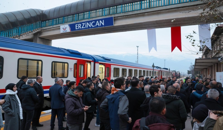 Turistik Doğu Ekspresi Erzincan’da Coşkuyla Karşılandı