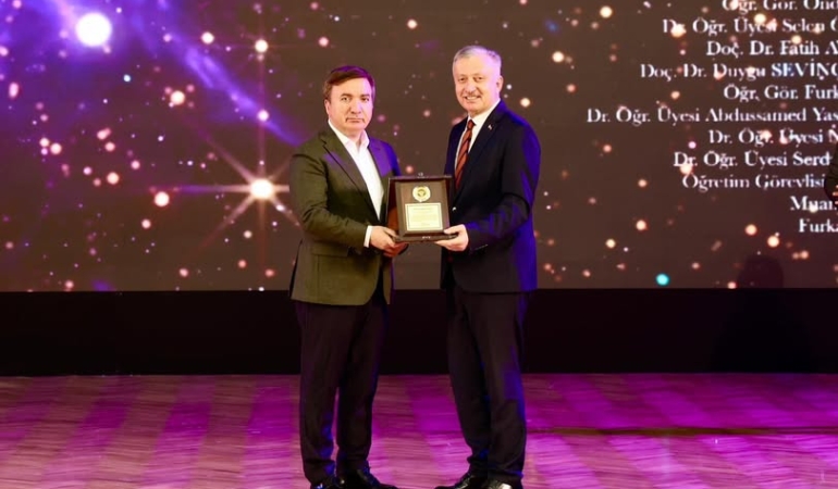 EBYÜ Senatosundan Vali Hamza Aydoğdu’ya “Onur Ödülü”