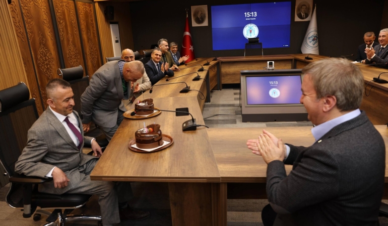 Vali Aydoğdu’dan Engin ve Tuncay’a Doğum Günü Sürprizi