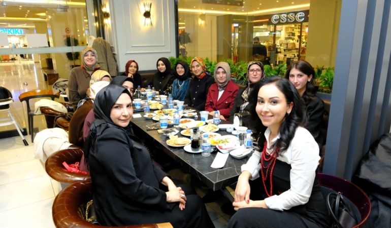 Erzincan’da Kadın Girişimciler 8 Mart Dünya Kadınlar Günü’nde İftarda Buluştu