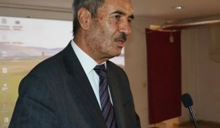 Okul müdürü evinde ölü bulundu