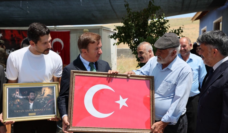 15 Temmuz’da Erzincan Protokolünden Şehit Recep Gündüz’ün Ailesine Anlamlı Ziyaret