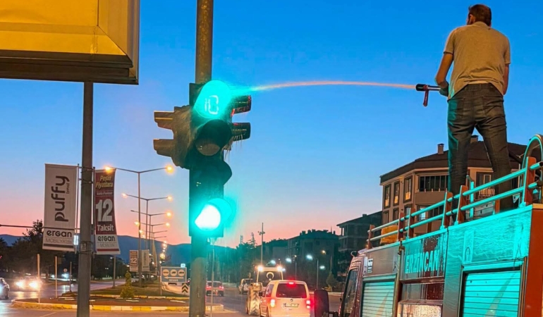 Kent genelindeki trafik sinyalizasyon sistemlerinde temizlik