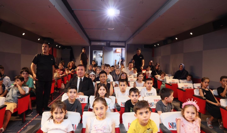 Vali Aydoğdu’dan TRT Sinema Tırı’na Ziyaret