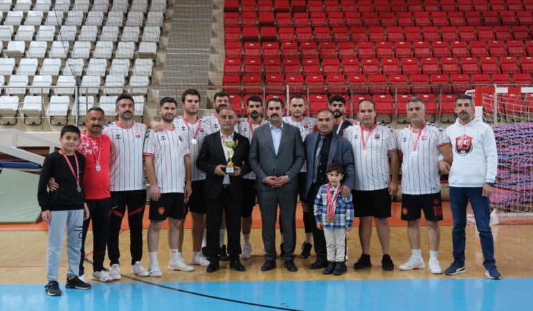Erzincan İtfaiyesi Voleybolda İkincilikle Gururlandırdı
